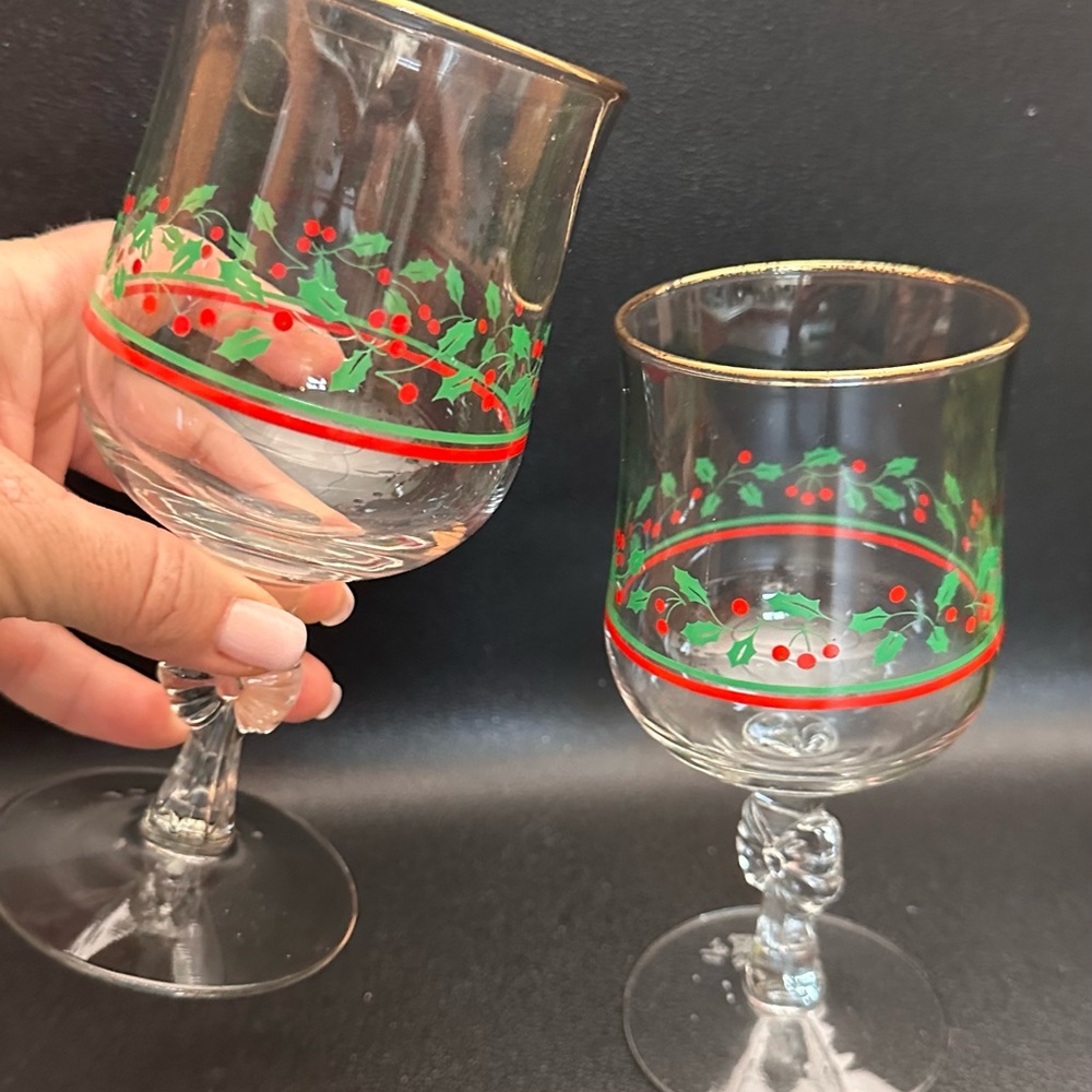 2 Arby’s Vintage Christmas Festive Glass Goblets with Holly Design